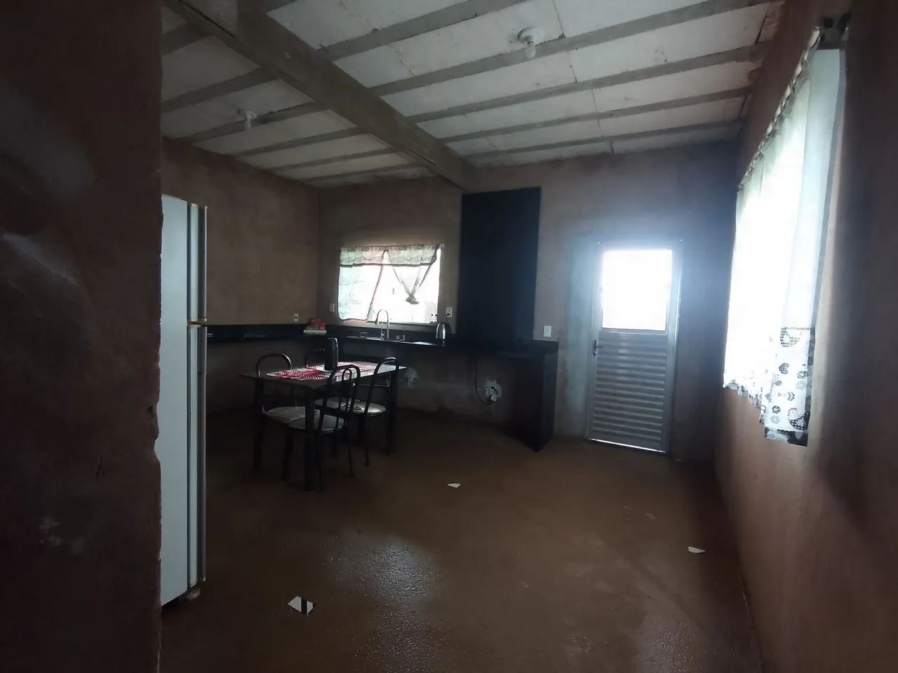 CASA GRANDE ESTRUTURADA, MUITO BEM LOCALIZADA , 3 KM DO ULTRABOX - Foto 3