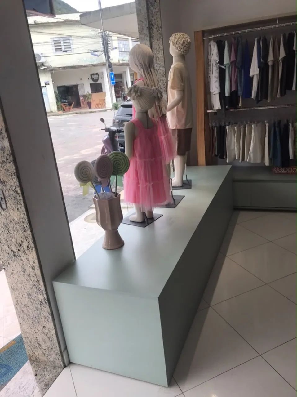Balcão expositor para Manequins