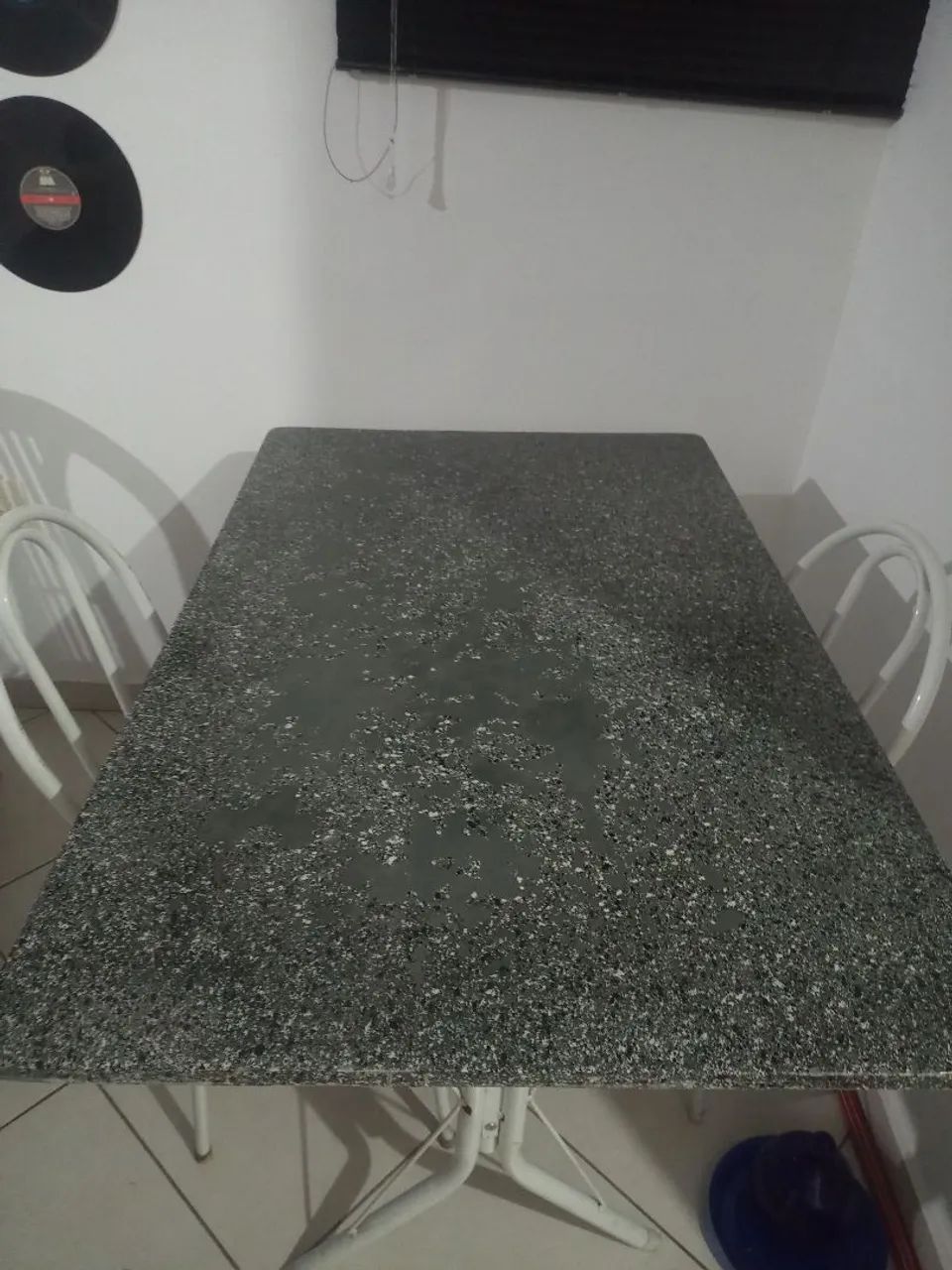 Mesa com duas cadeiras  - Foto 4