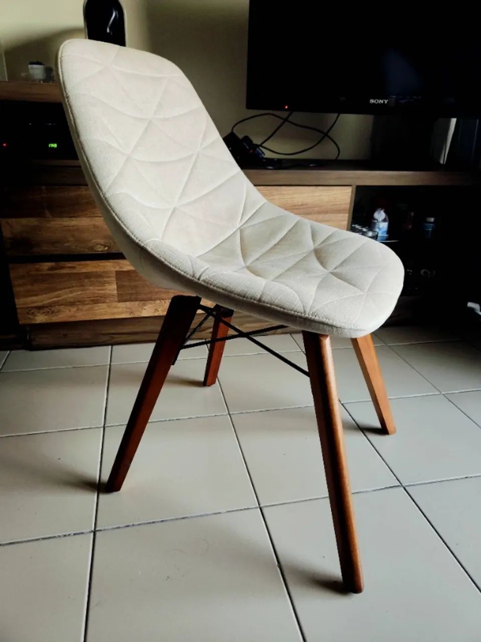 Jogo com 4 Cadeiras Charles Eames Eiffel Estofadas (Matelassê) - Ótimo Estado!