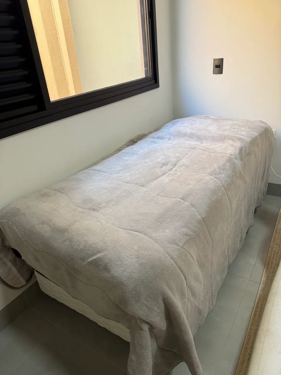 Vendo cama de solteiro com pilow top e lençol  - Foto 2