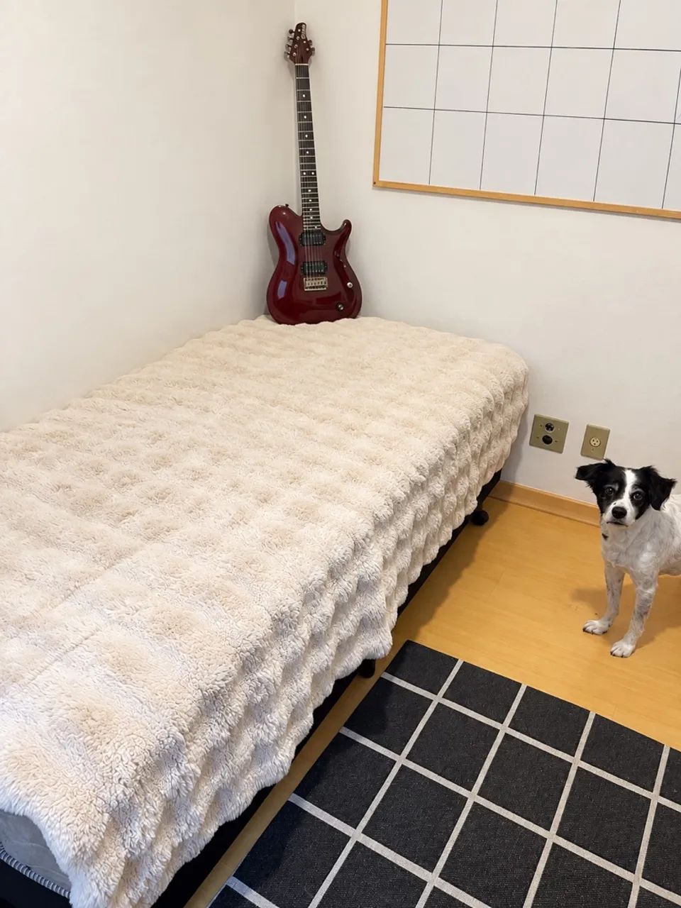 Cama de solteiro - Colchão e base com pés