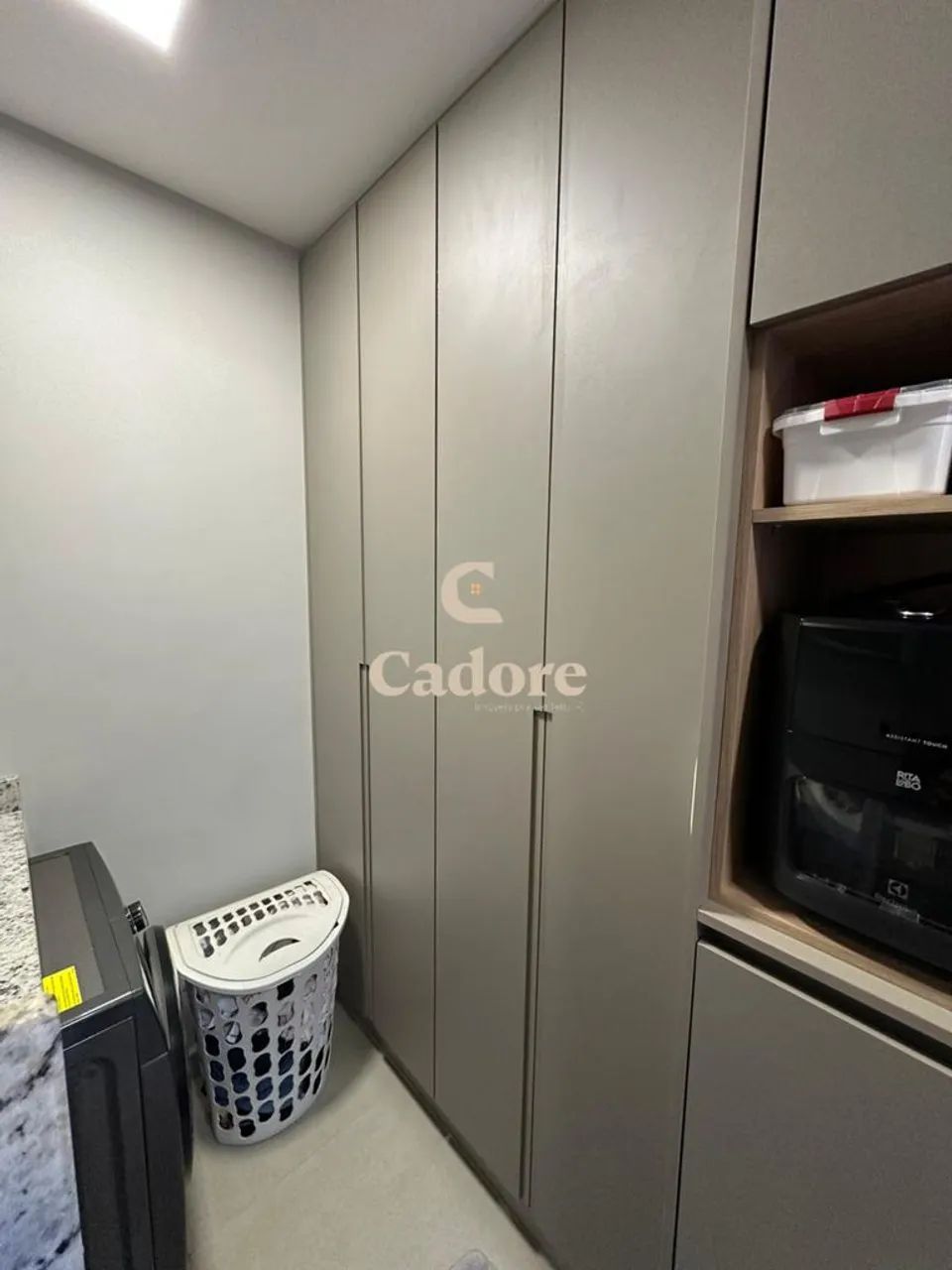 Apartamento no segundo andar, todo reformado internamente, com sala conjugada! - Foto 3
