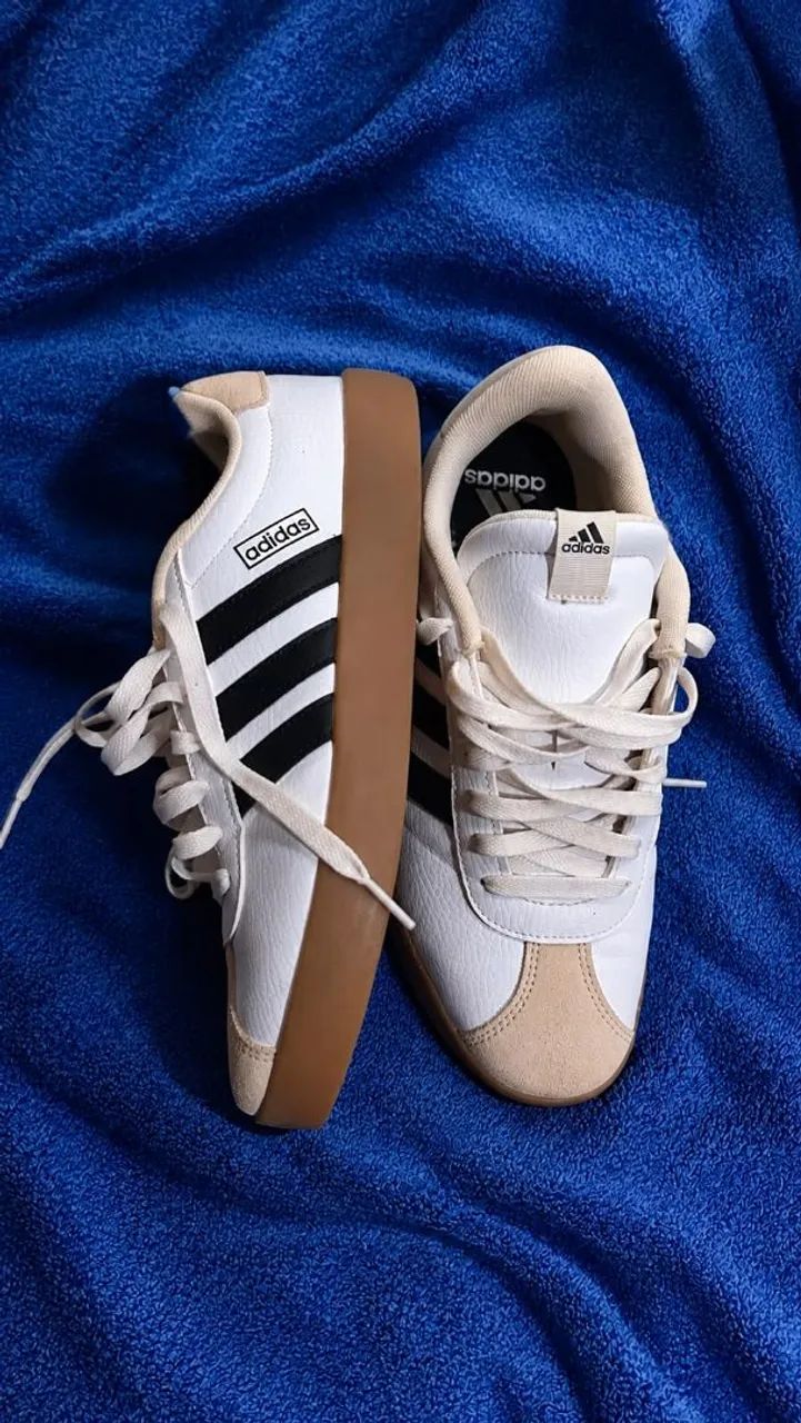 Tênis adidas