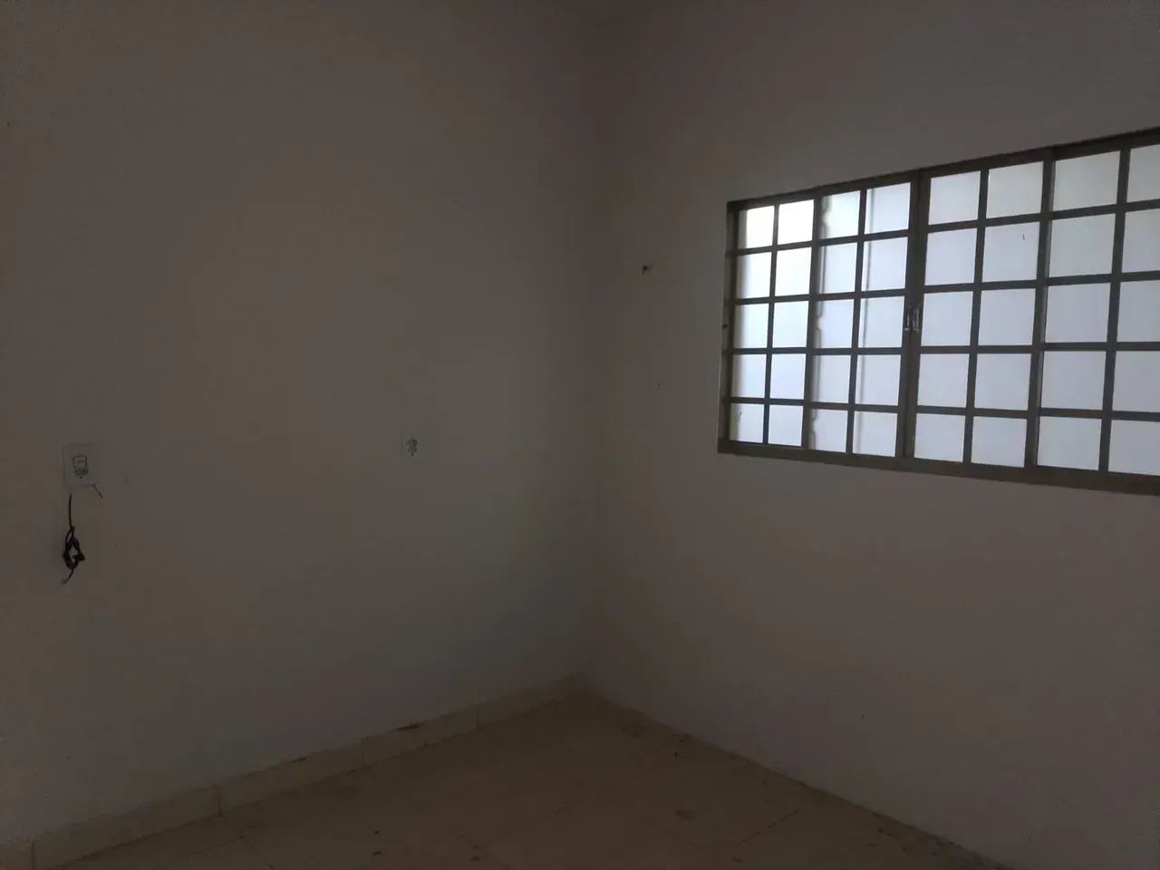 CASA COM DOIS QUARTOS SENDO UM SUITE SALA CONZINHA E GARAGEM - Foto 4