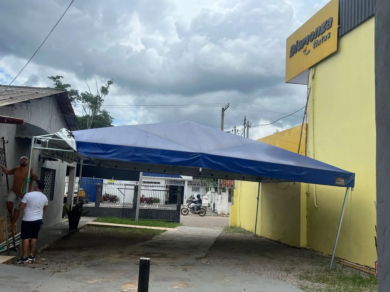Tenda 8x8 semi nova 