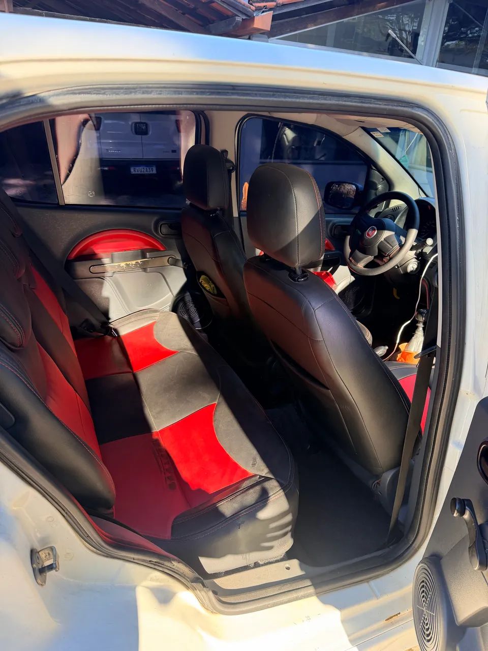 Fiat Uno Sporting 1.4 EVO Fire Flex 8V 4P 2013 - Foto 3