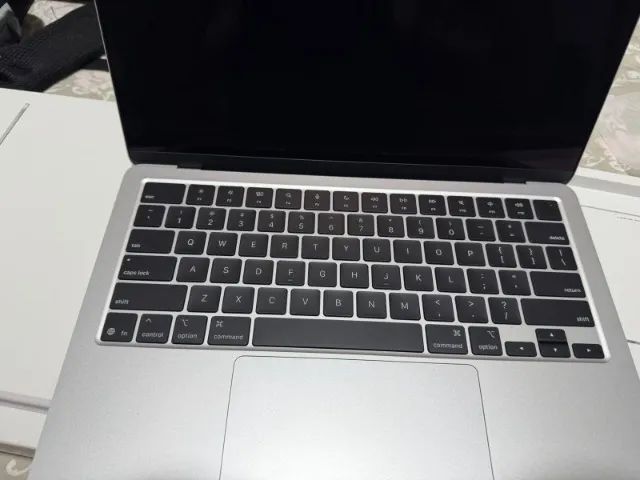 MACBOOK AIR - M4 CHIP - 16GB MEMORY - 512GB STORAGE - 13'' - Foto 2