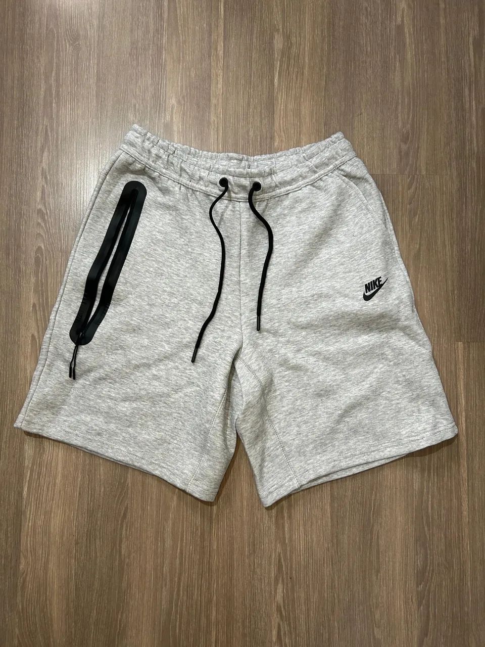 Bermuda nike tech fleece cinza 
