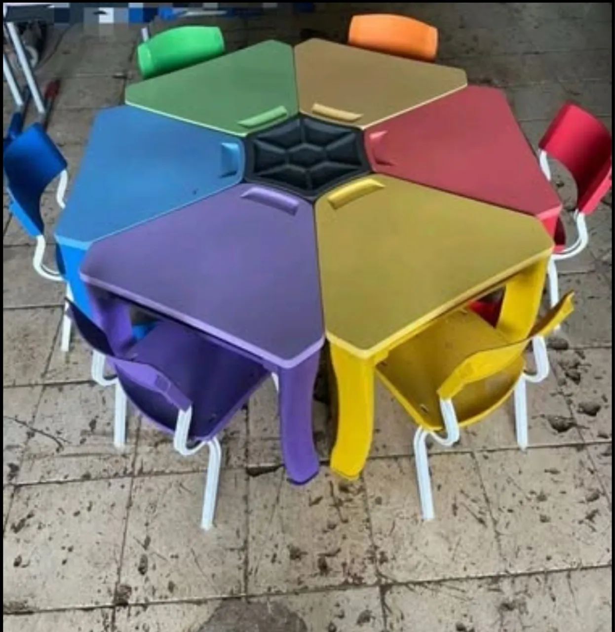 Jogos de mesas escolares infantis (6 mesas e cadeiras em cada) - Foto 2
