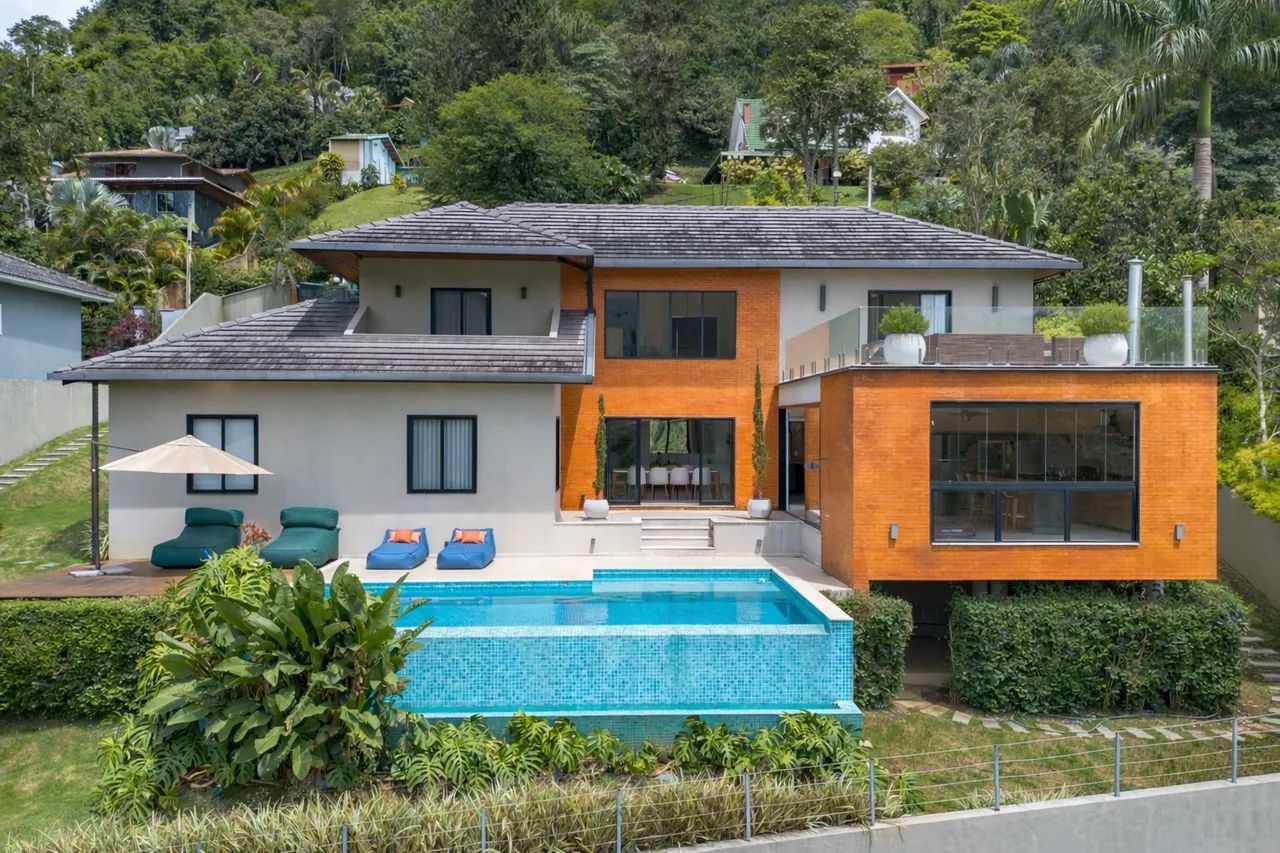 Casa com 5 quartos em Itaipava, Petrópolis