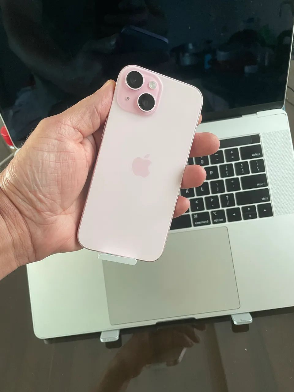 iPhone 15 128GB Rosa - 0 ciclos / Bateria 100% - R$ 3.500 - Foto 3