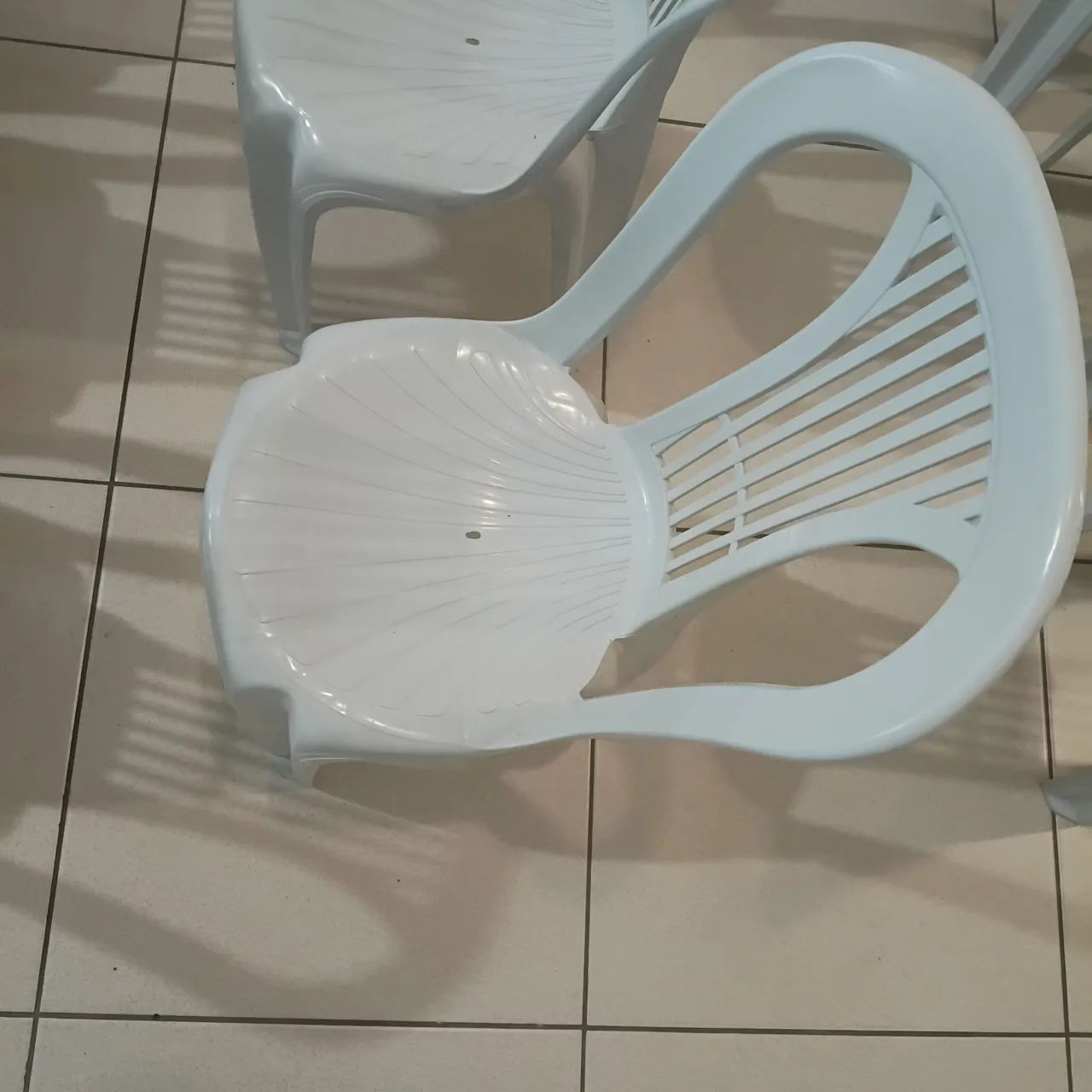 Cadeiras plásticos marca antares