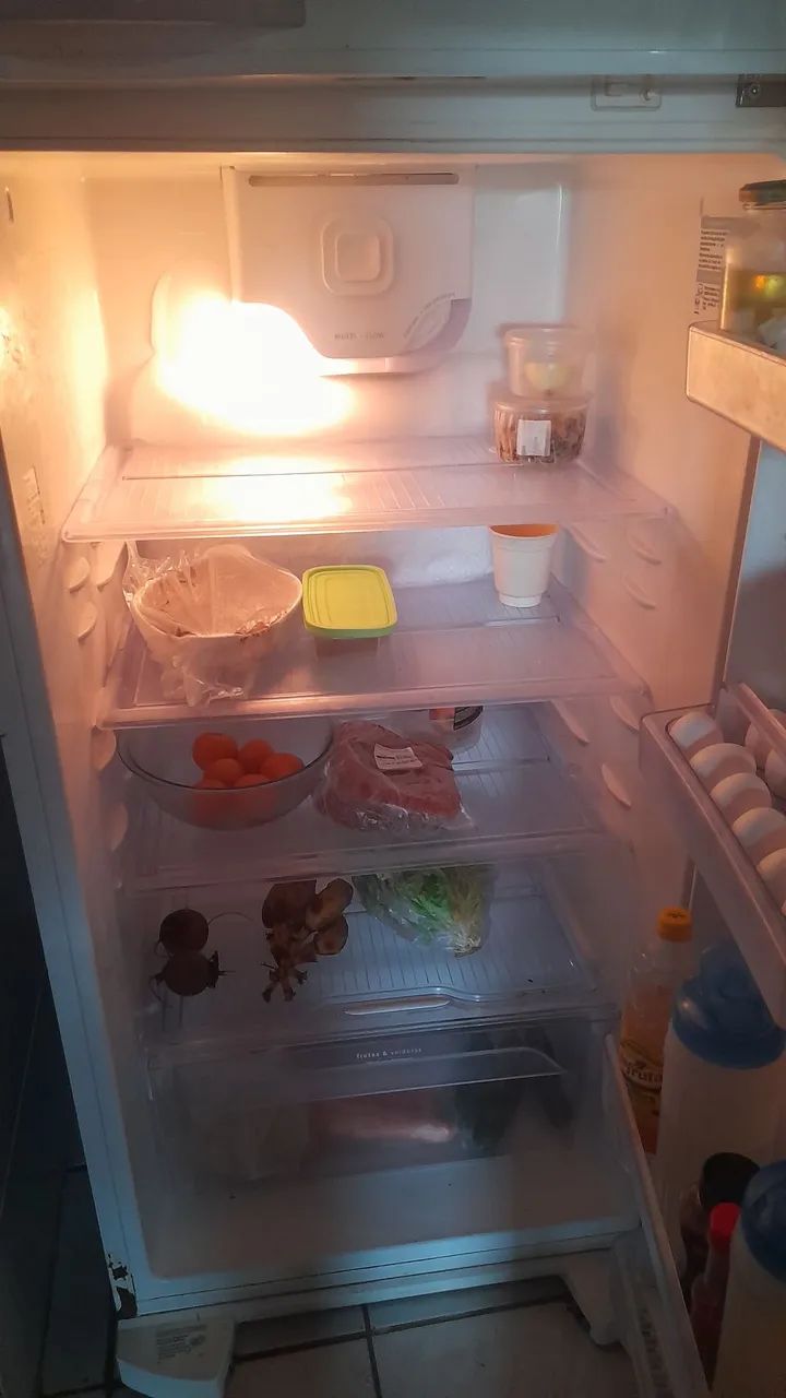 PARA ÁREA DE SERVIÇO , GELANDO MUITO