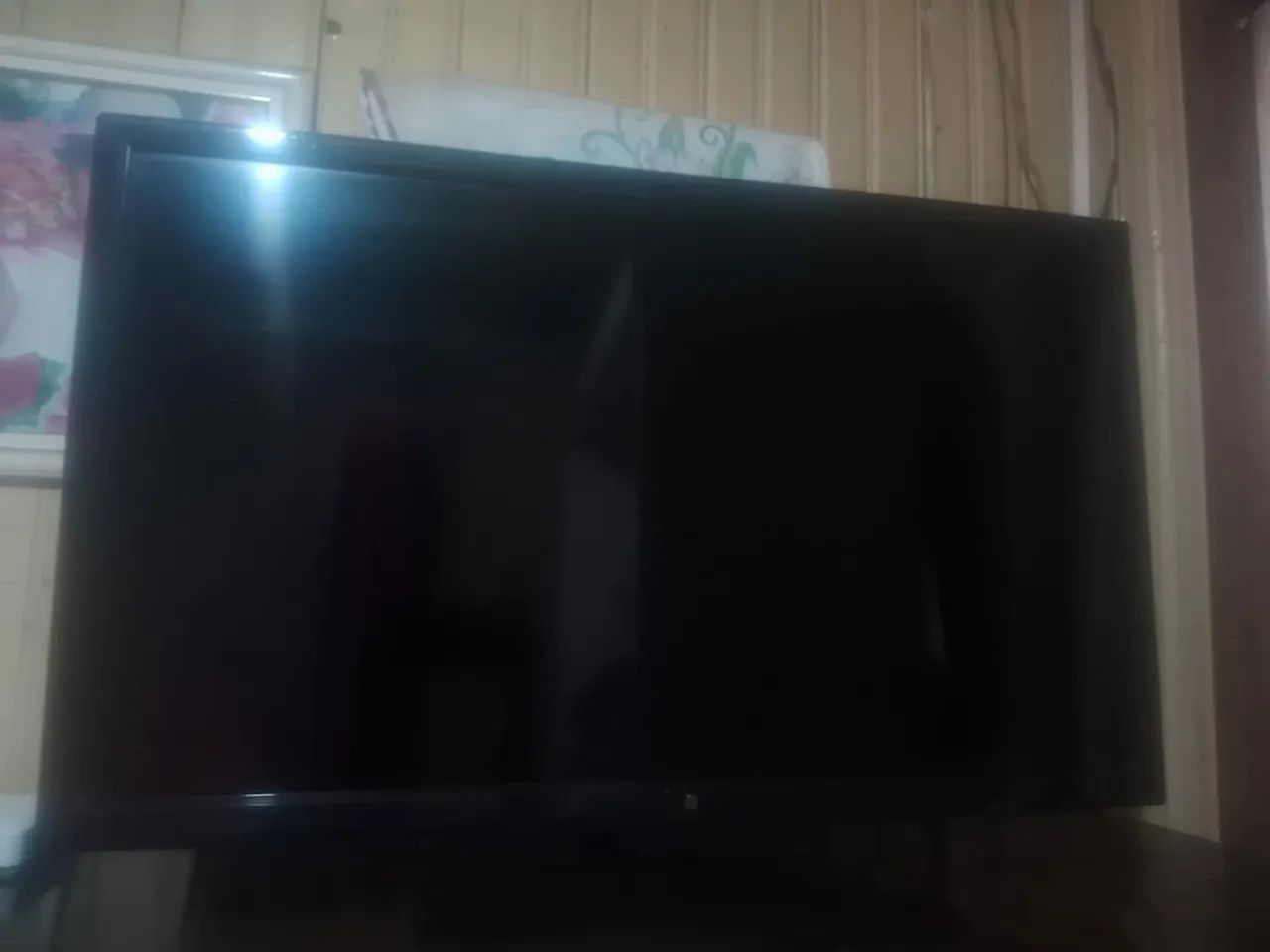 TV Philco 32 polegadas queimada - para conserto ou peças.