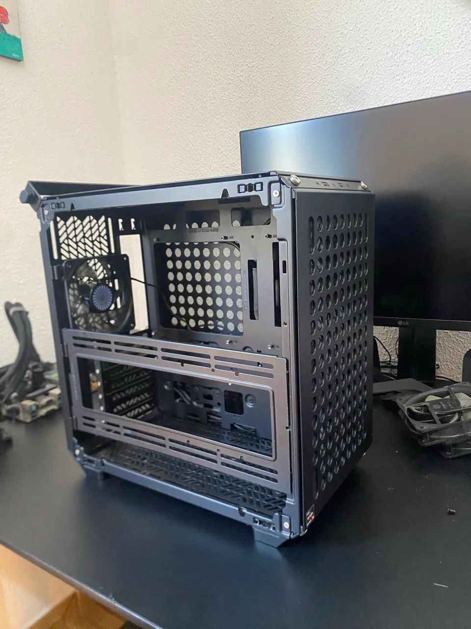Gabinete cooler master Qube 500  - Foto 4