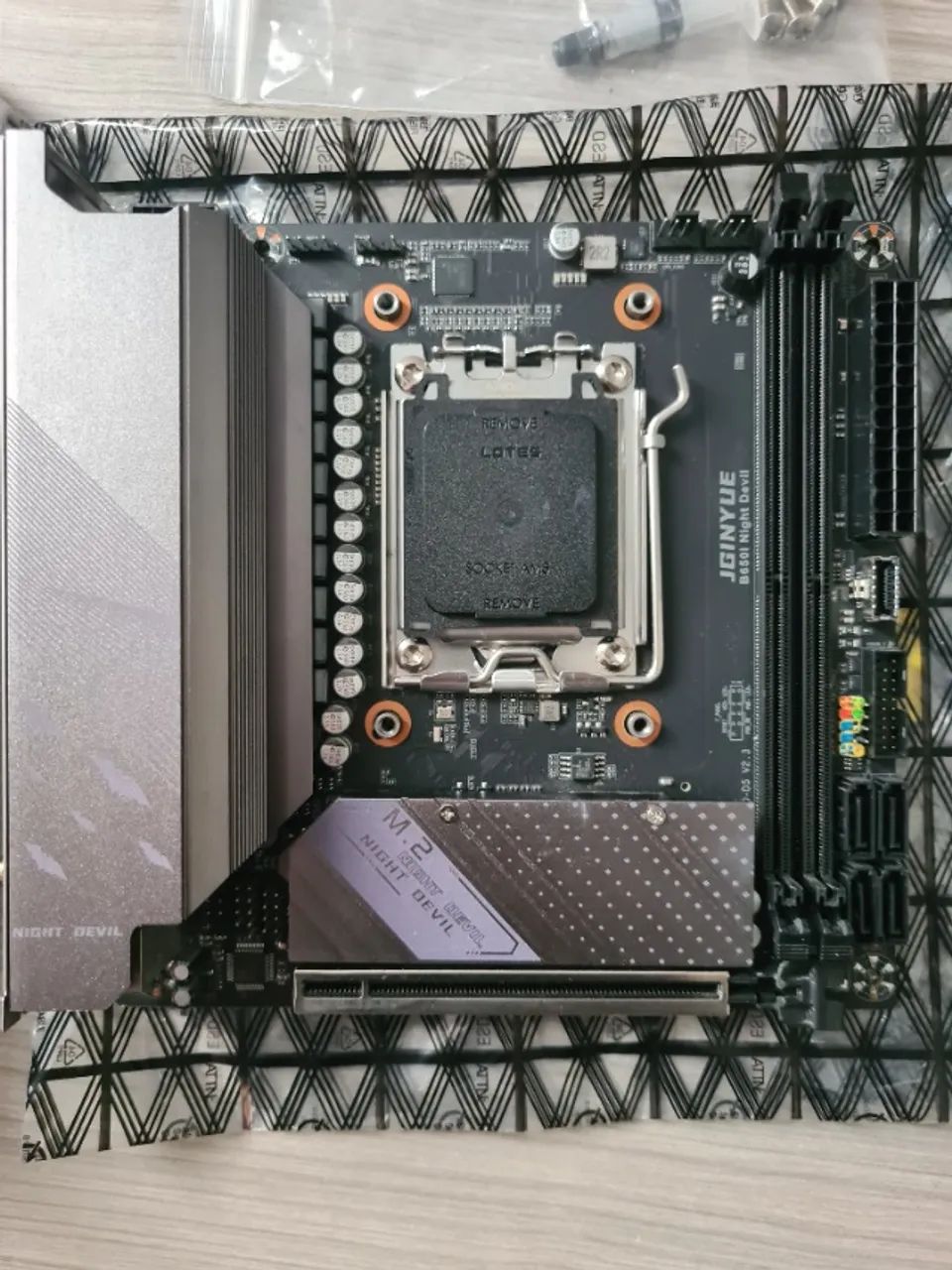 Placa mãe JGINYUE B650I Night Devil AMD AM5 em perfeito estado