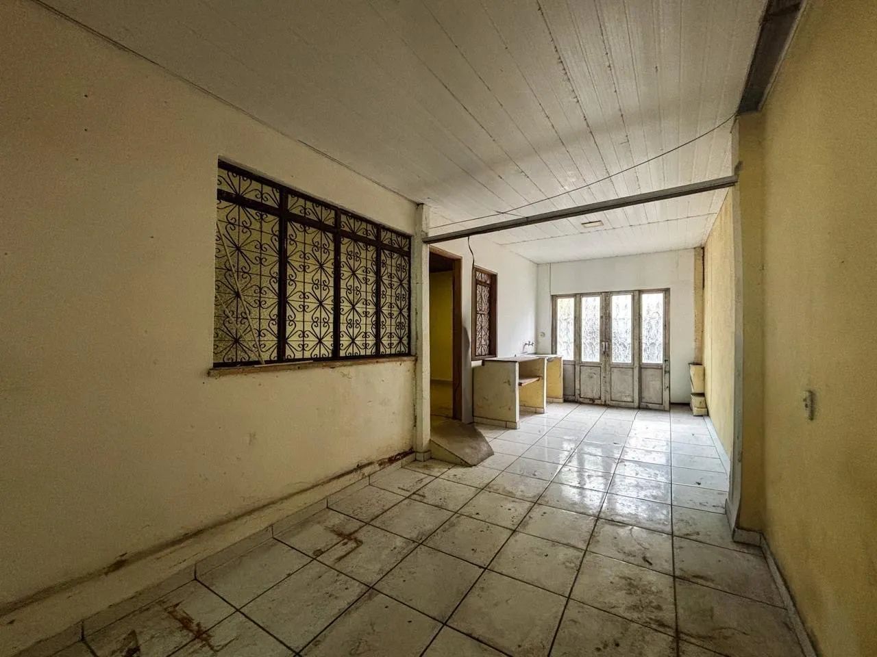Vendo casa na praça 14 - Foto 2