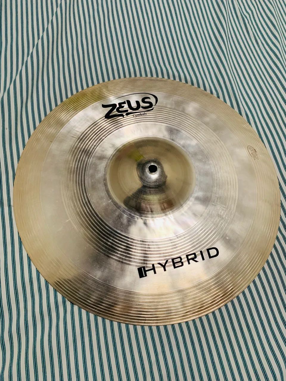 Prato de bateria Crash 17 b20 Zeus híbrido top semi novo sem