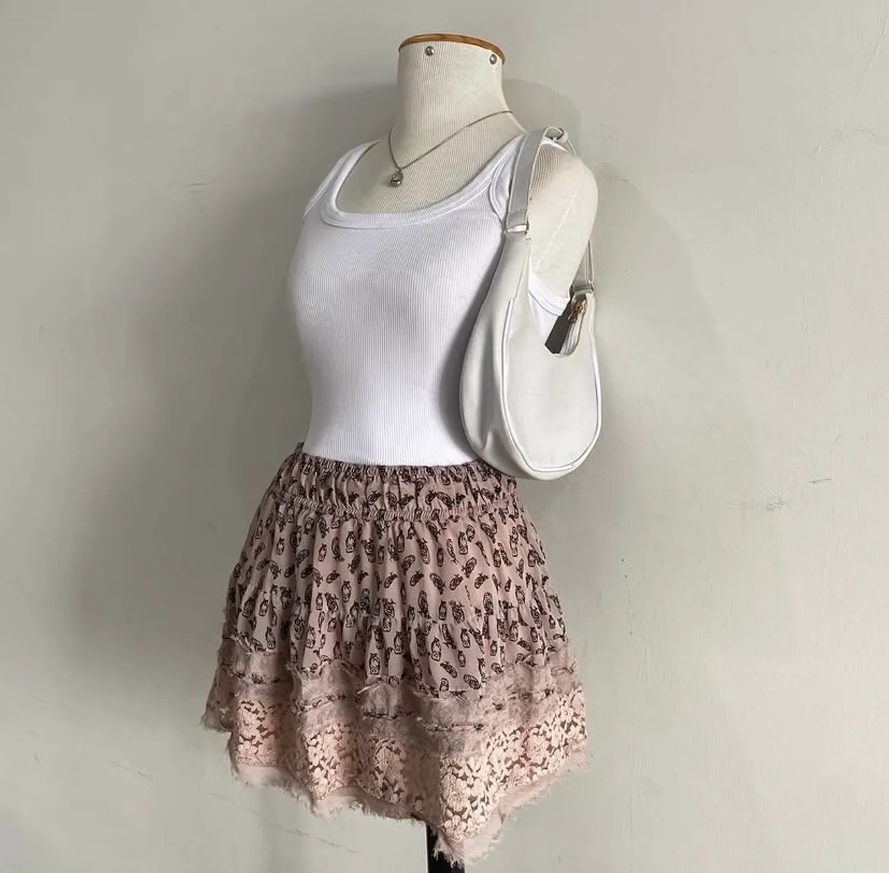 Saia rosa com detalhe em renda - Foto 4