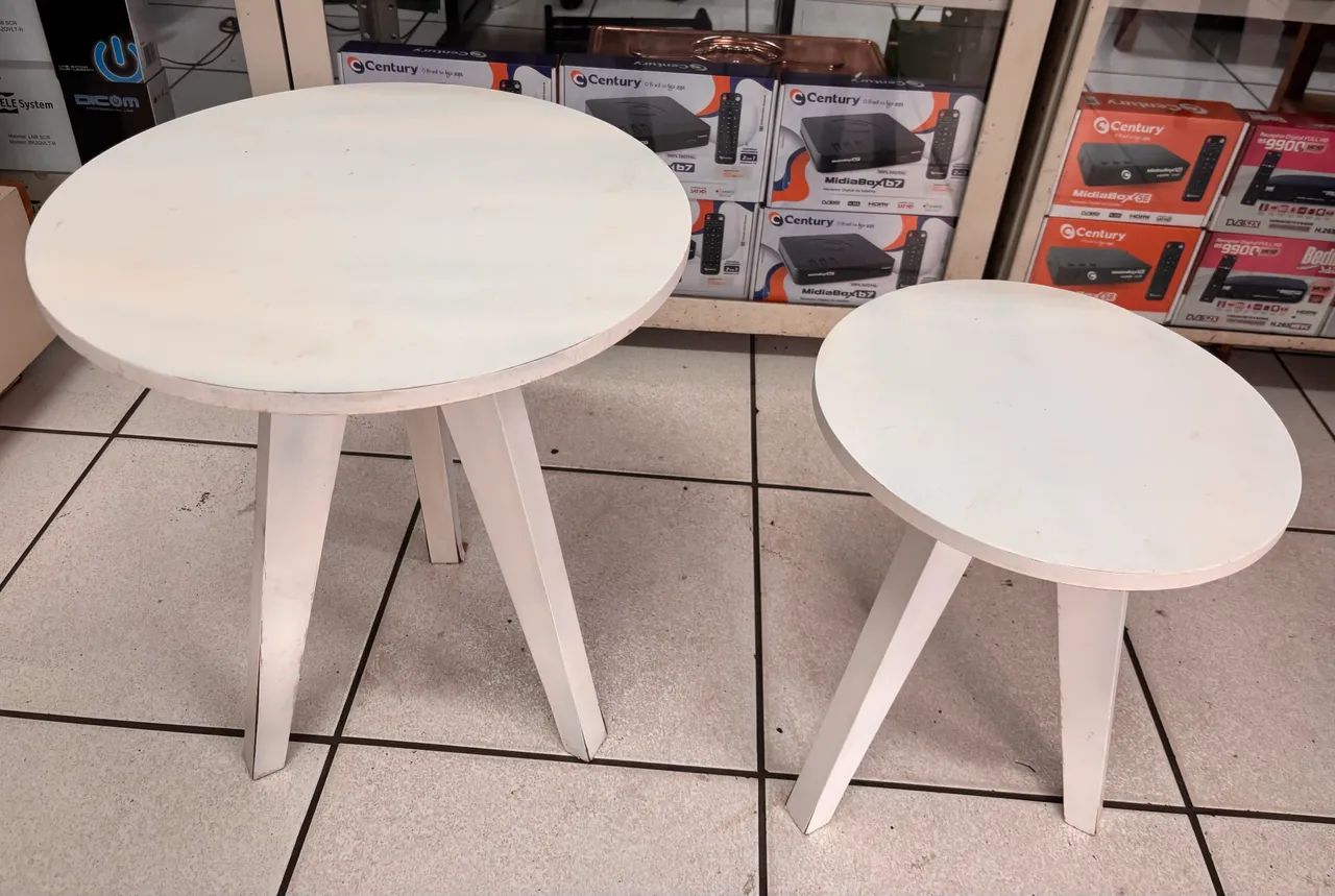 Mesa e banquinho de madeira