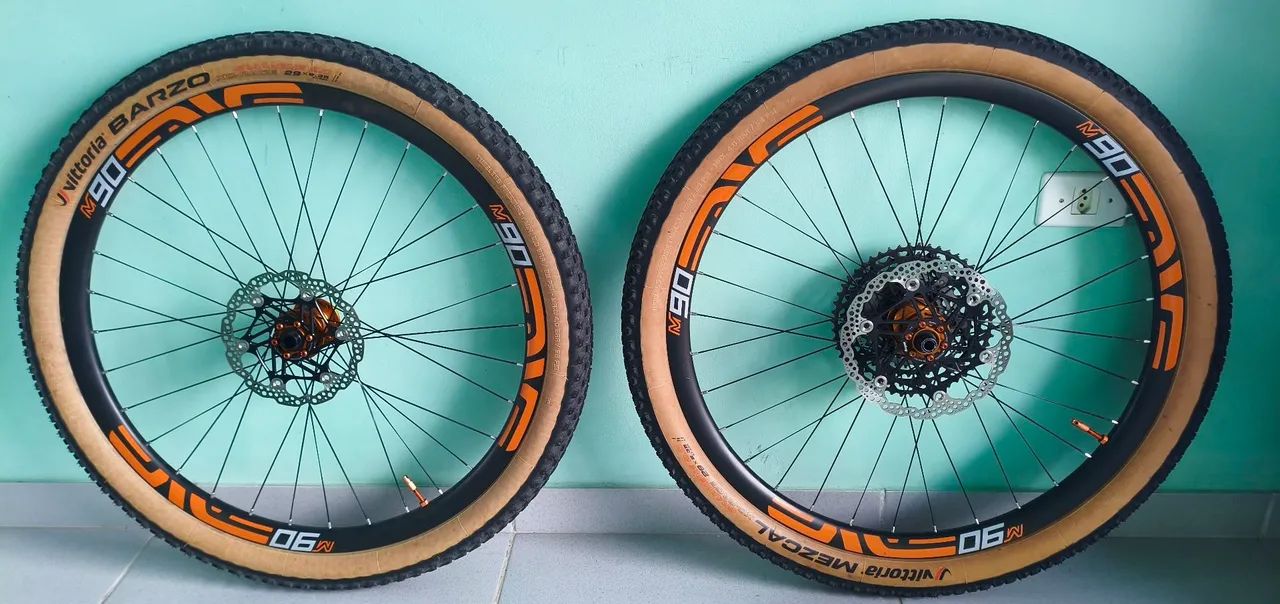Par aros 29 carbono com pneus