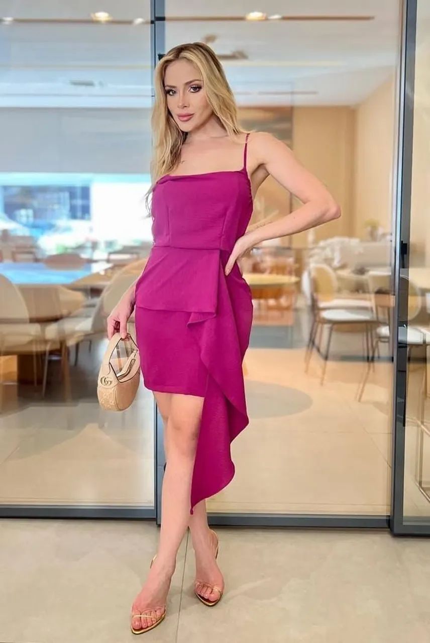 Vestido vermelho.