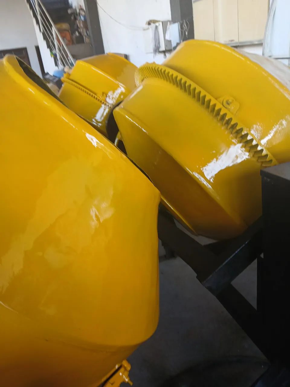 Betoneira 400 litros 110/ 220 volts reforcadas - Foto 3
