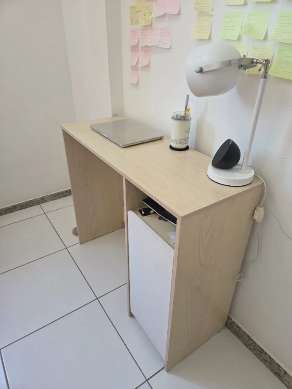 Escrivaninha Compacta 1 Porta e 1 Nicho Carvalho Claro e Branco 91cm - Foto 2