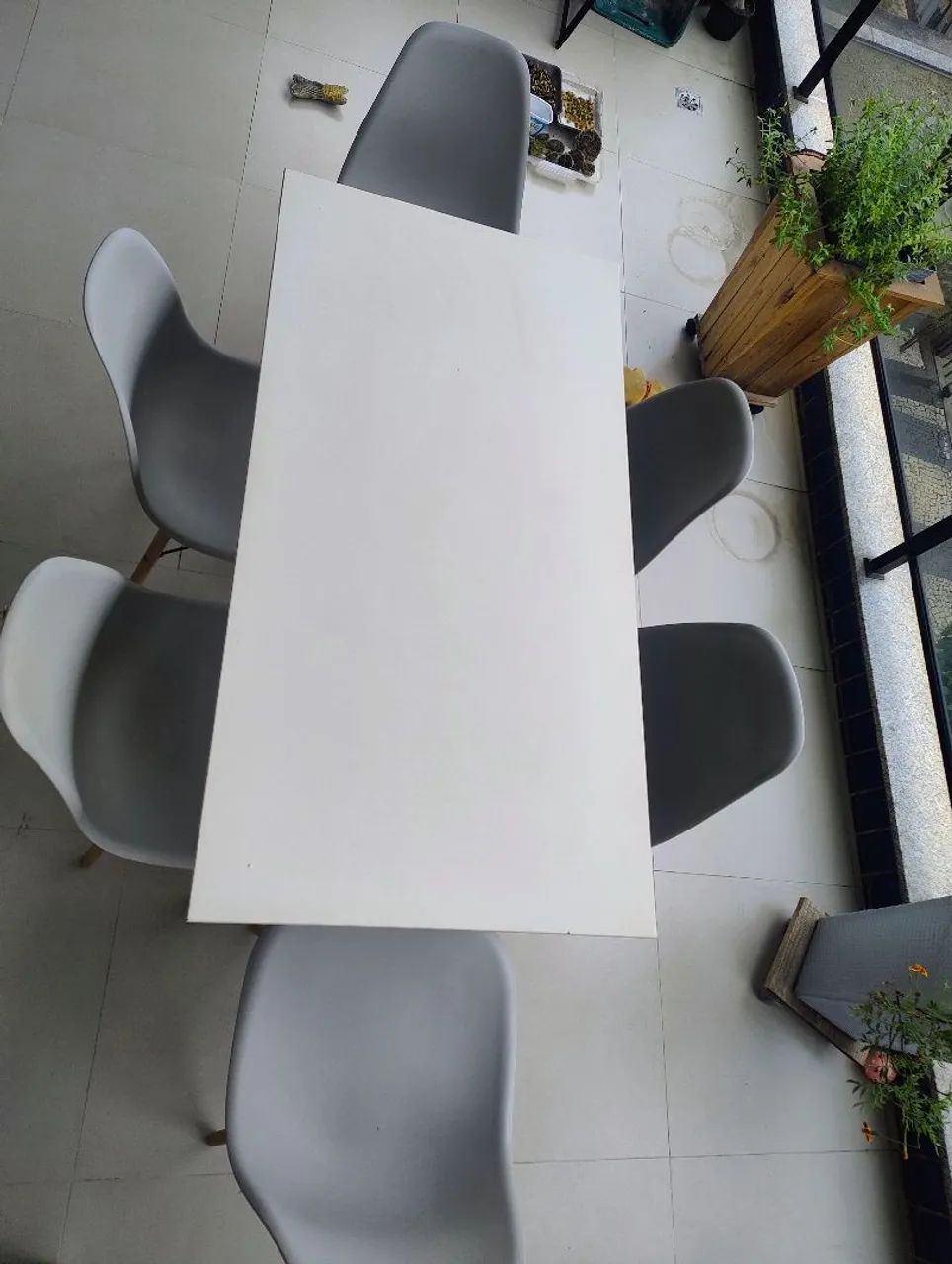 Mesa com 6 cadeiras