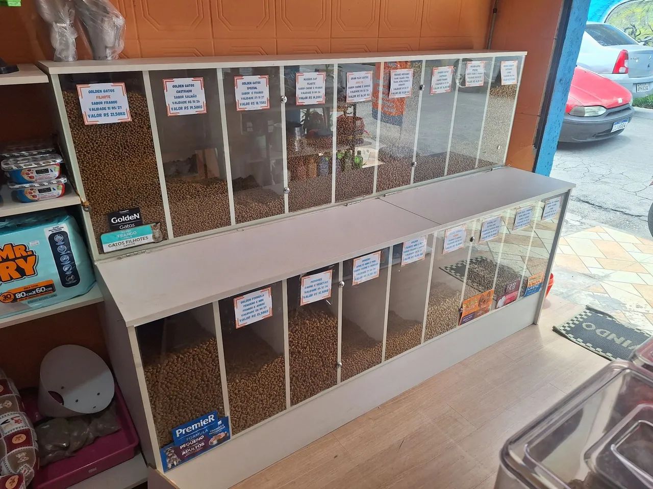 Dispenser de MDF para ração 