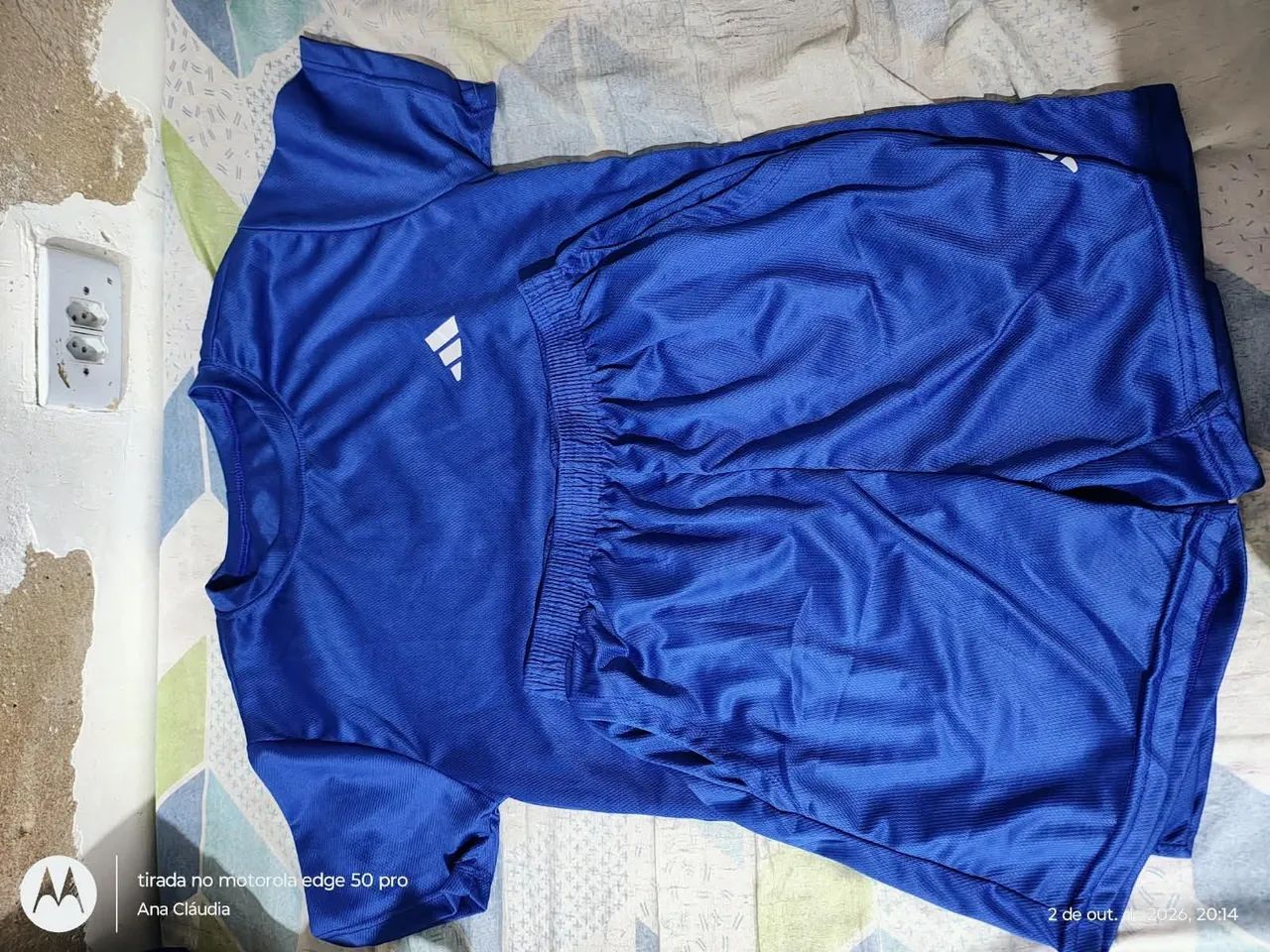Kit Adidas ué.