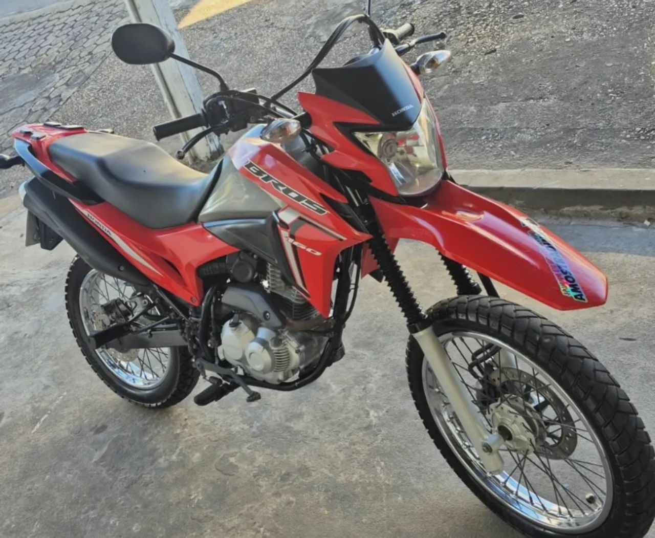 Moto impecável 