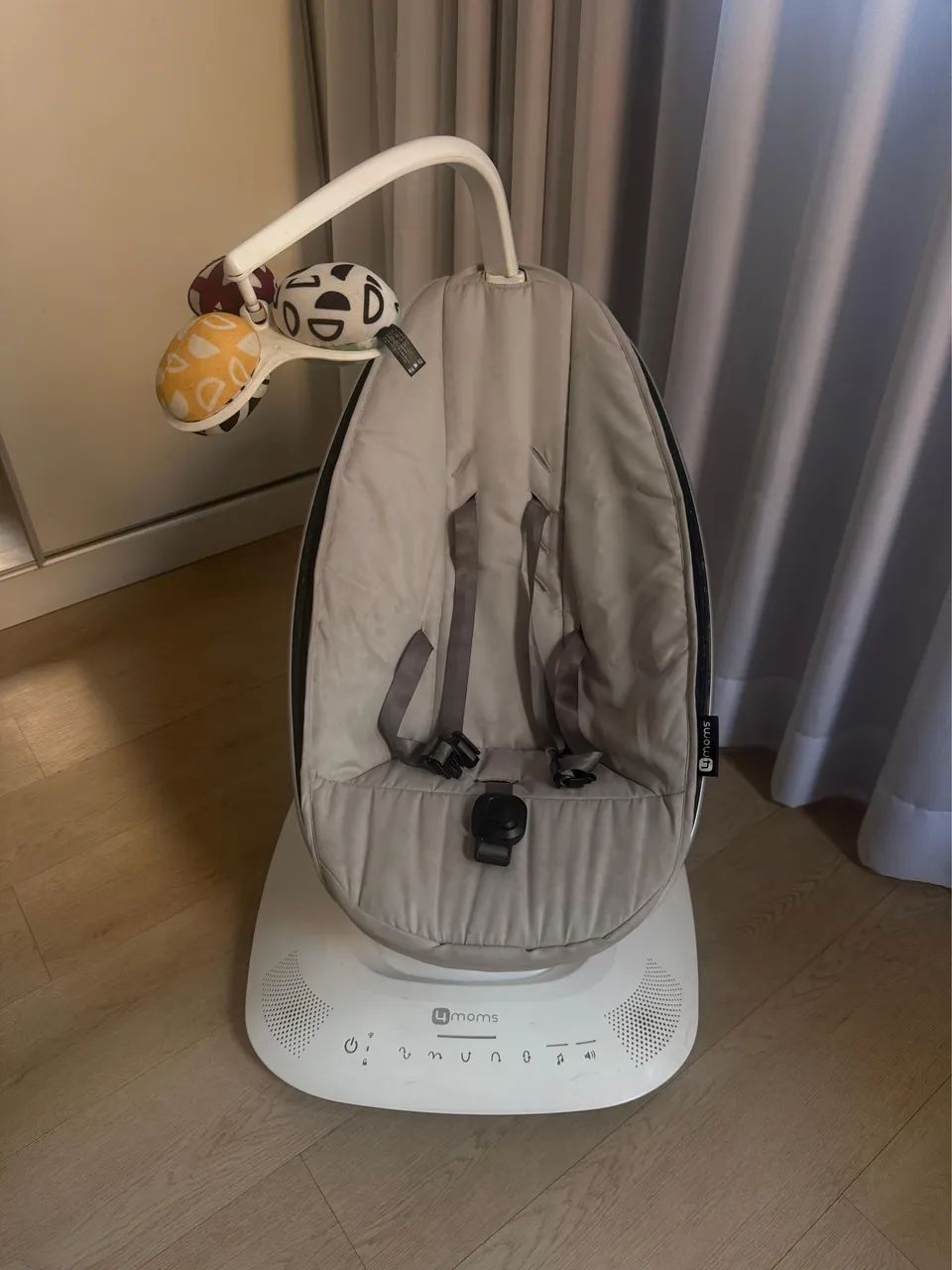 Cadeira de Balanço Bebê 4moms MamaRoo 5.0 Bluetooth 5 Movimentos Cinza - Foto 2