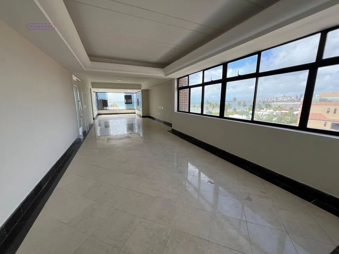 Cobertura - 3 Quartos - 3 Suítes - 249m²