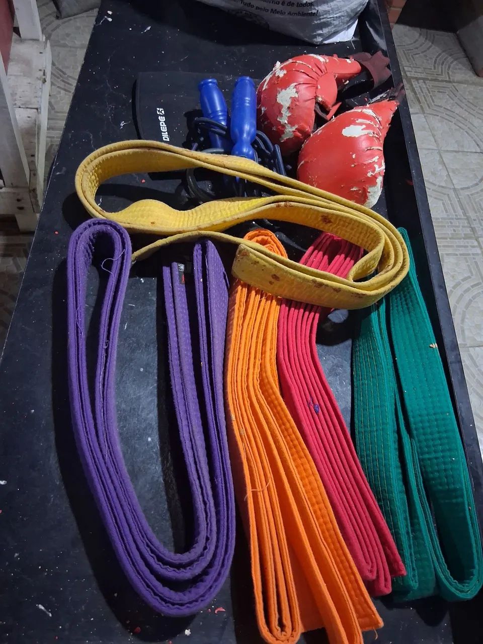 Faixas e material para karaté .