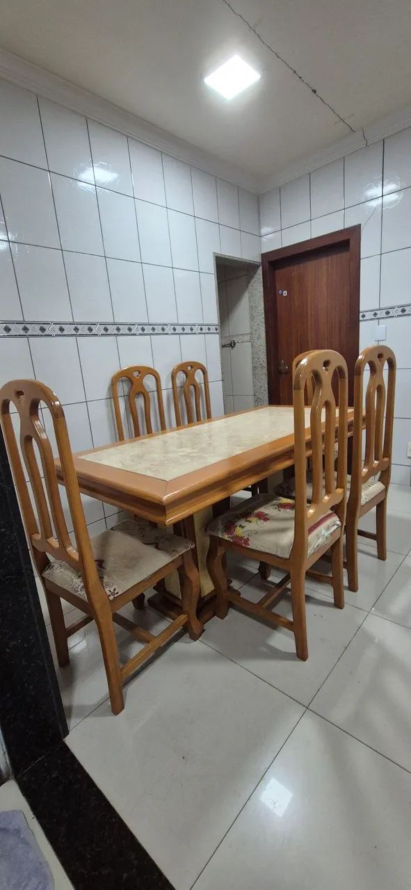 Mesa de madeira + 6 cadeiras - Foto 3