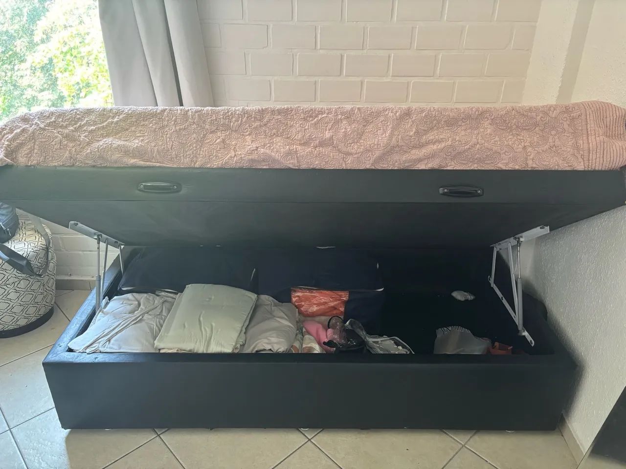 Vendo Cama box baú solteiro 