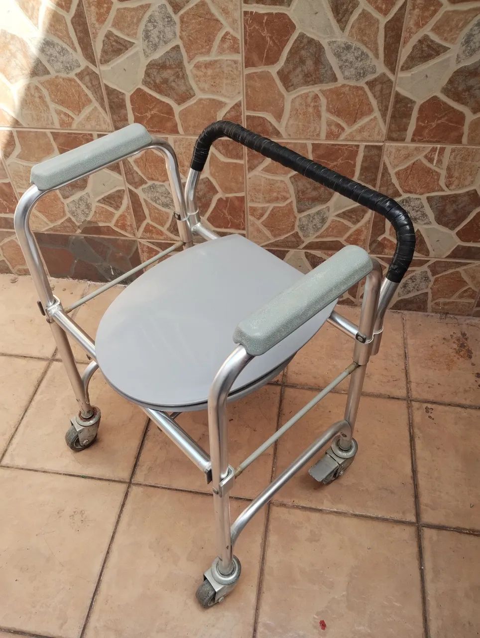 Cadeira de banho dobrável  - Foto 2
