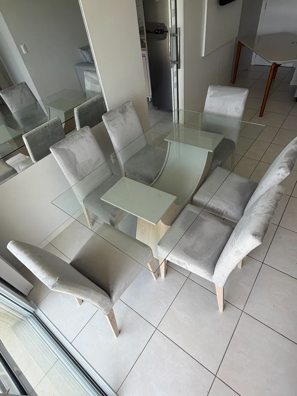 Mesa tampo de vidro com 6 cadeiras 