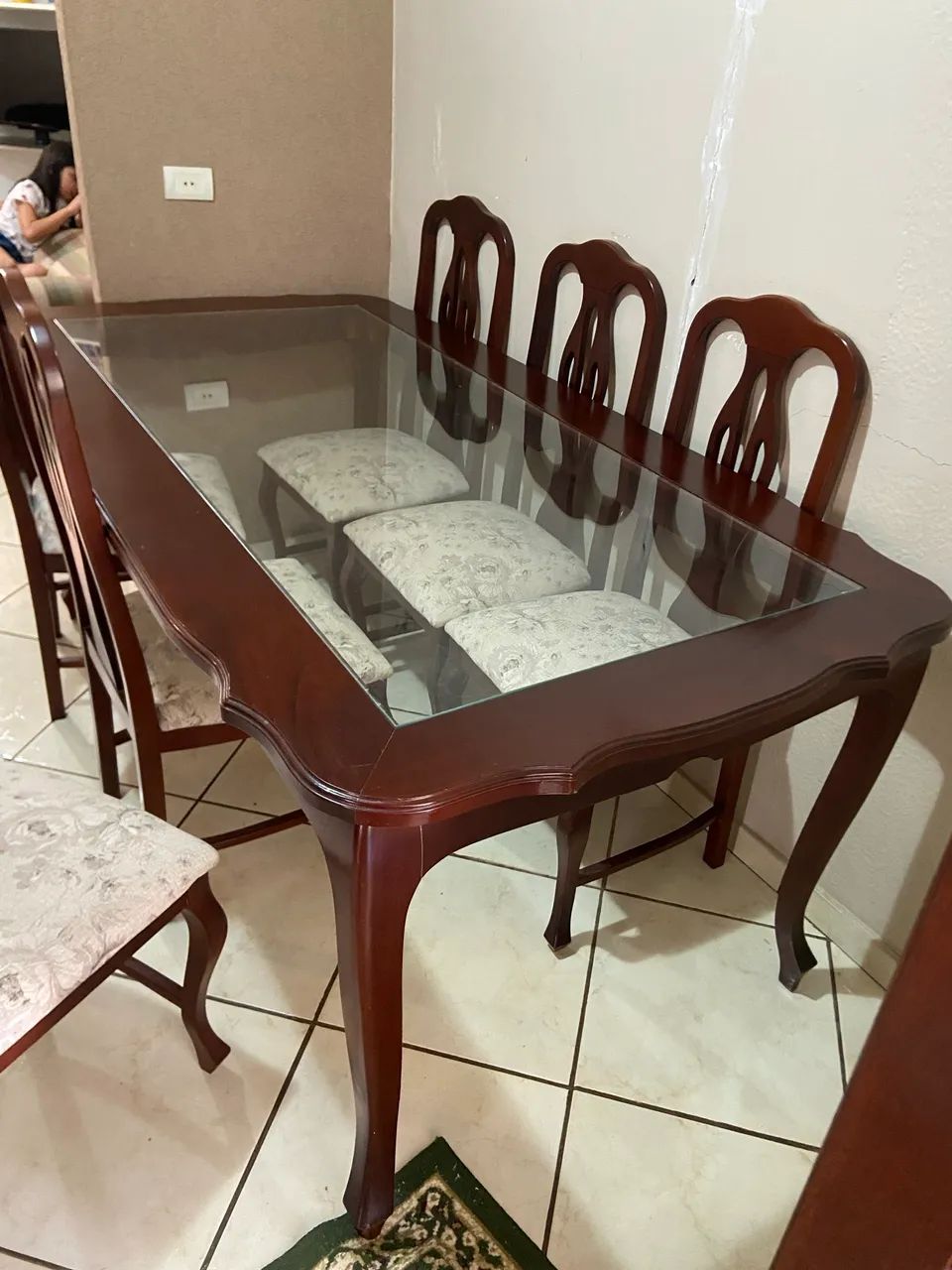 Mesa de jantar com 6 cadeiras 