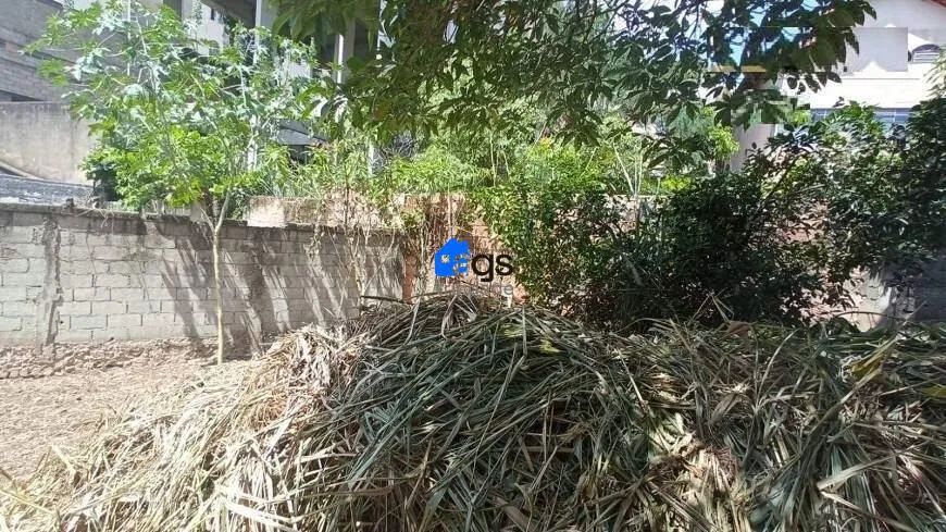 Terreno em Sagrada Família com 420 m² .