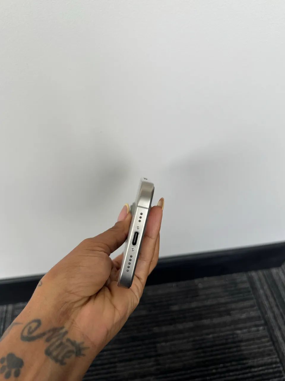 Celular iPhone 15 pro 256  - Foto 2