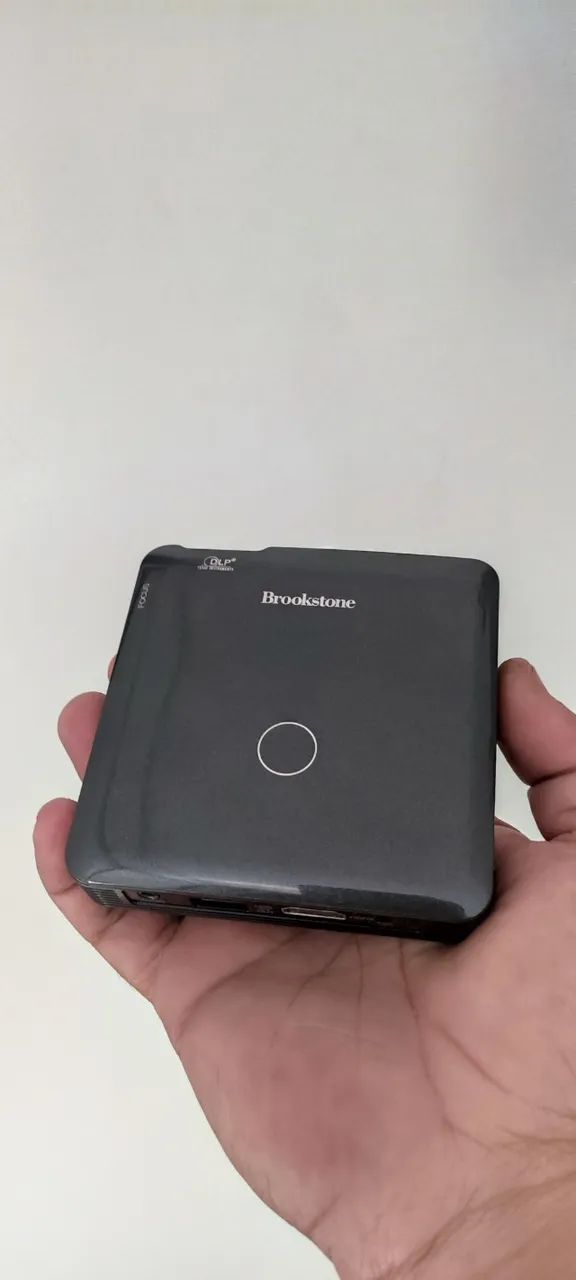 Mini Projetor Brookstone HDMI com Bateria Interna - Foto 2