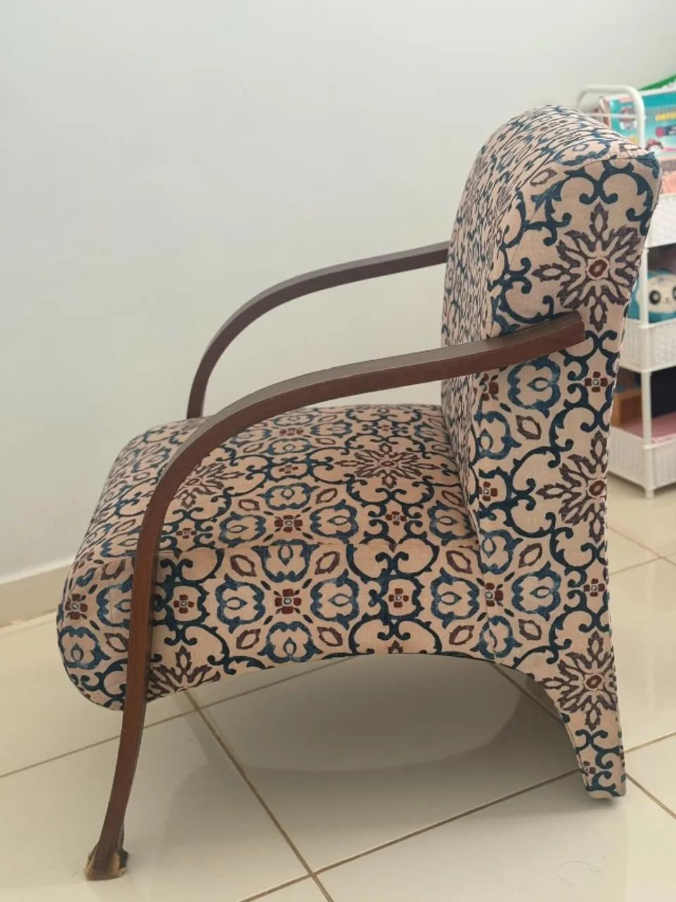Poltrona Estofada - R$ 300,00 - Foto 3