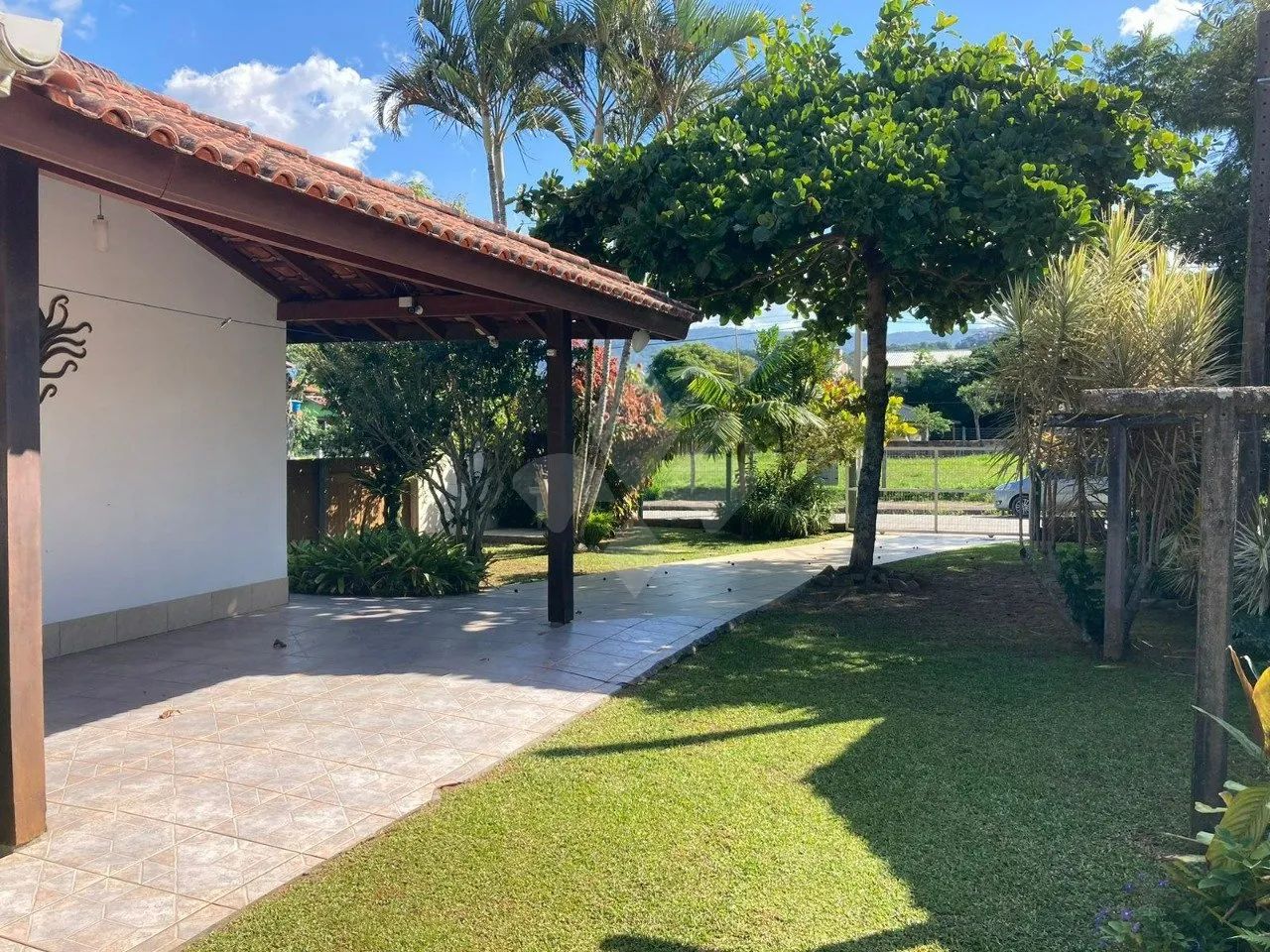 Casa com 4 dormitórios no bairro Morrinhos em Garopaba-SC - Foto 2