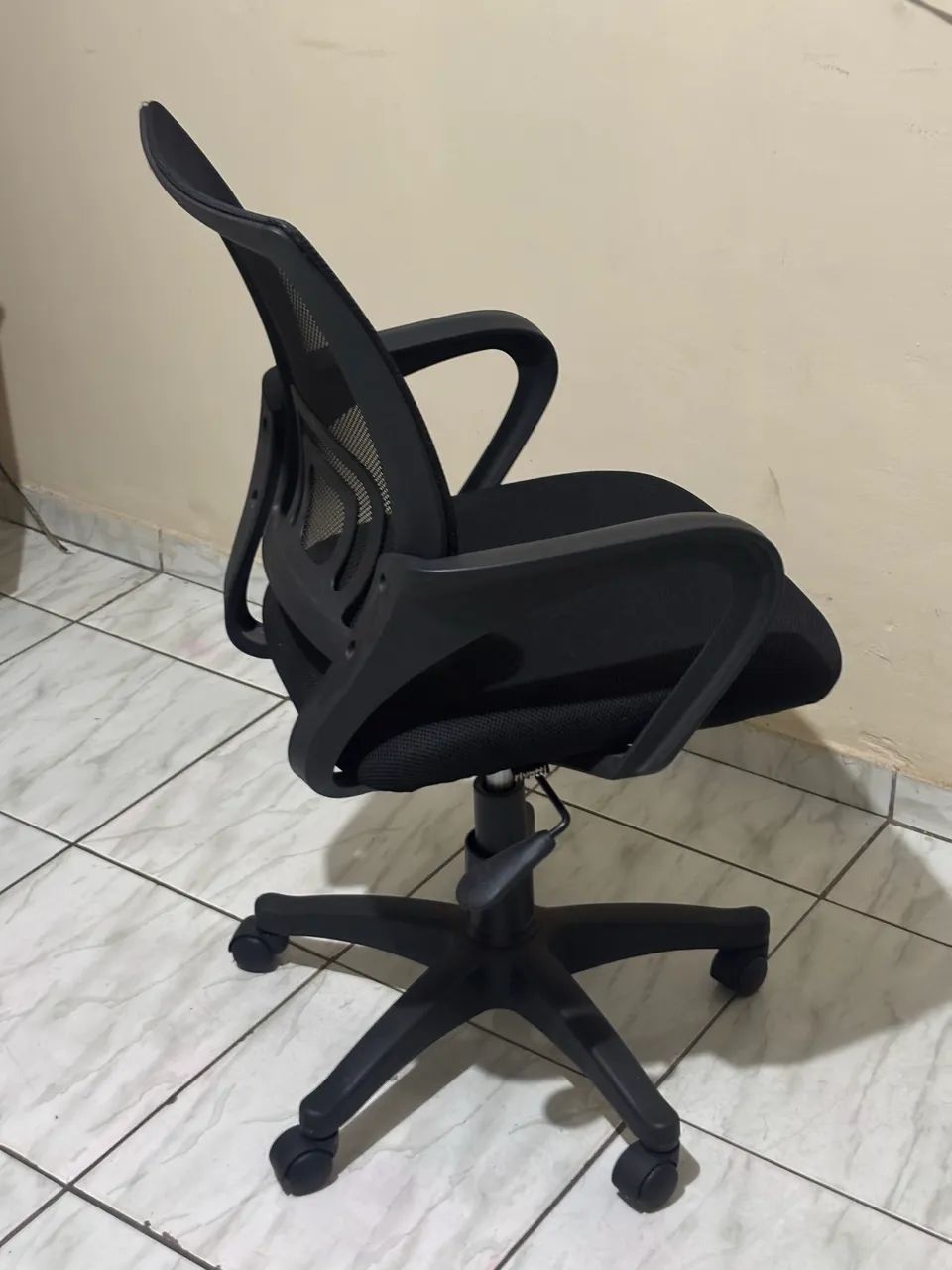 Cadeira de Escritório Giratória com Tela - Confortável e Funcional - Foto 3