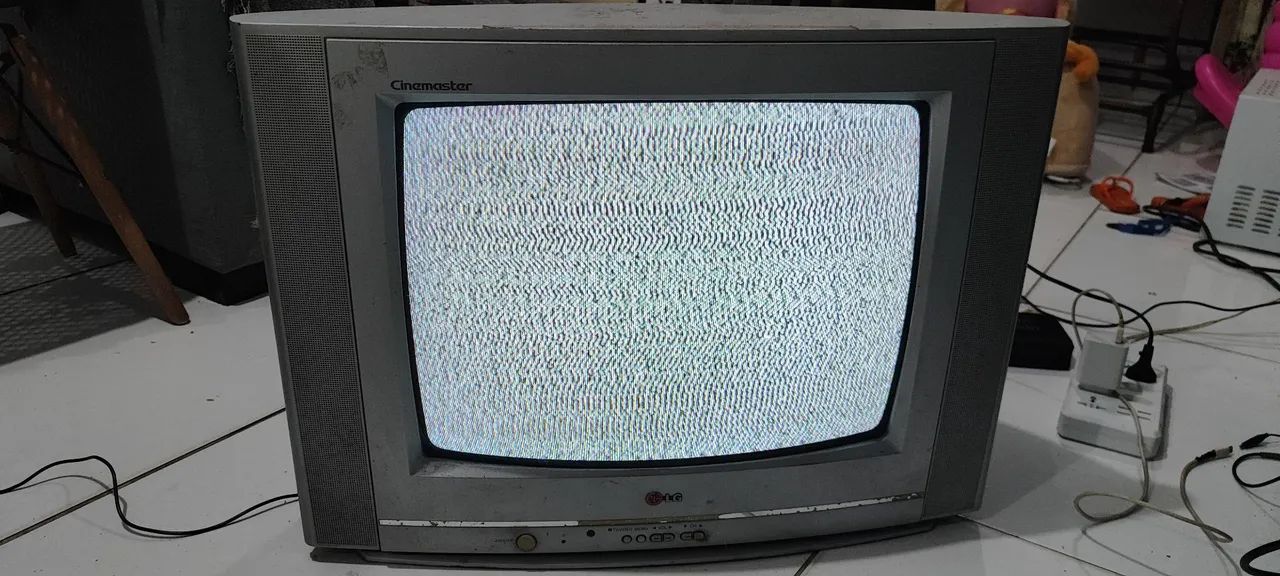 Tv de tubo 20polegadas LG funcionando perfeitamente. 
