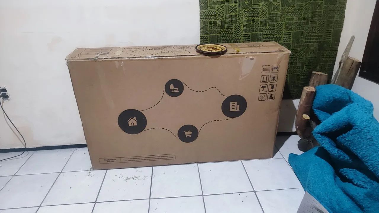 SELLING LARGE CARDBOARD BOX
