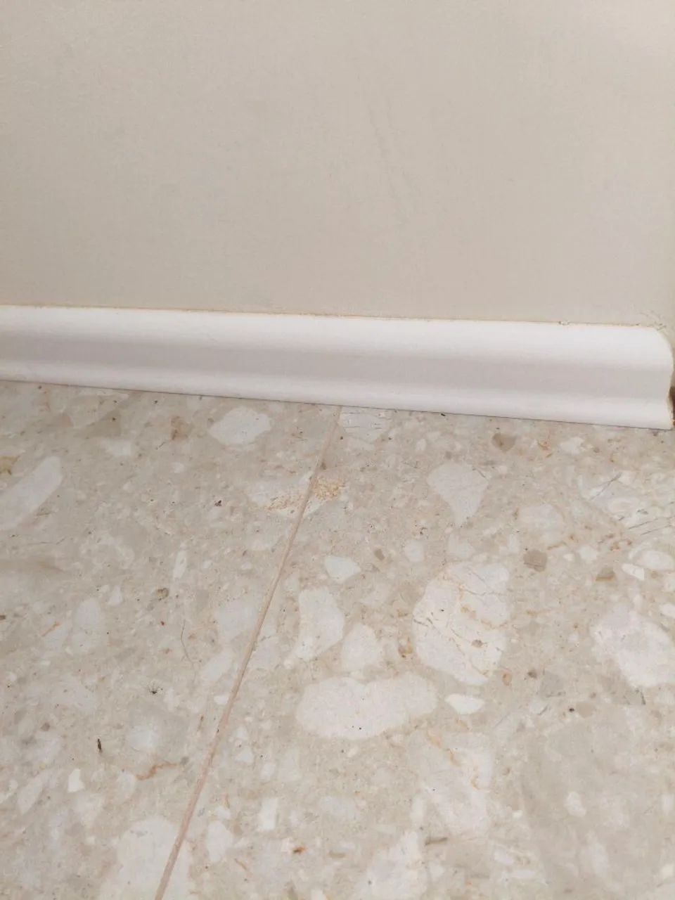 RODA PÉ 